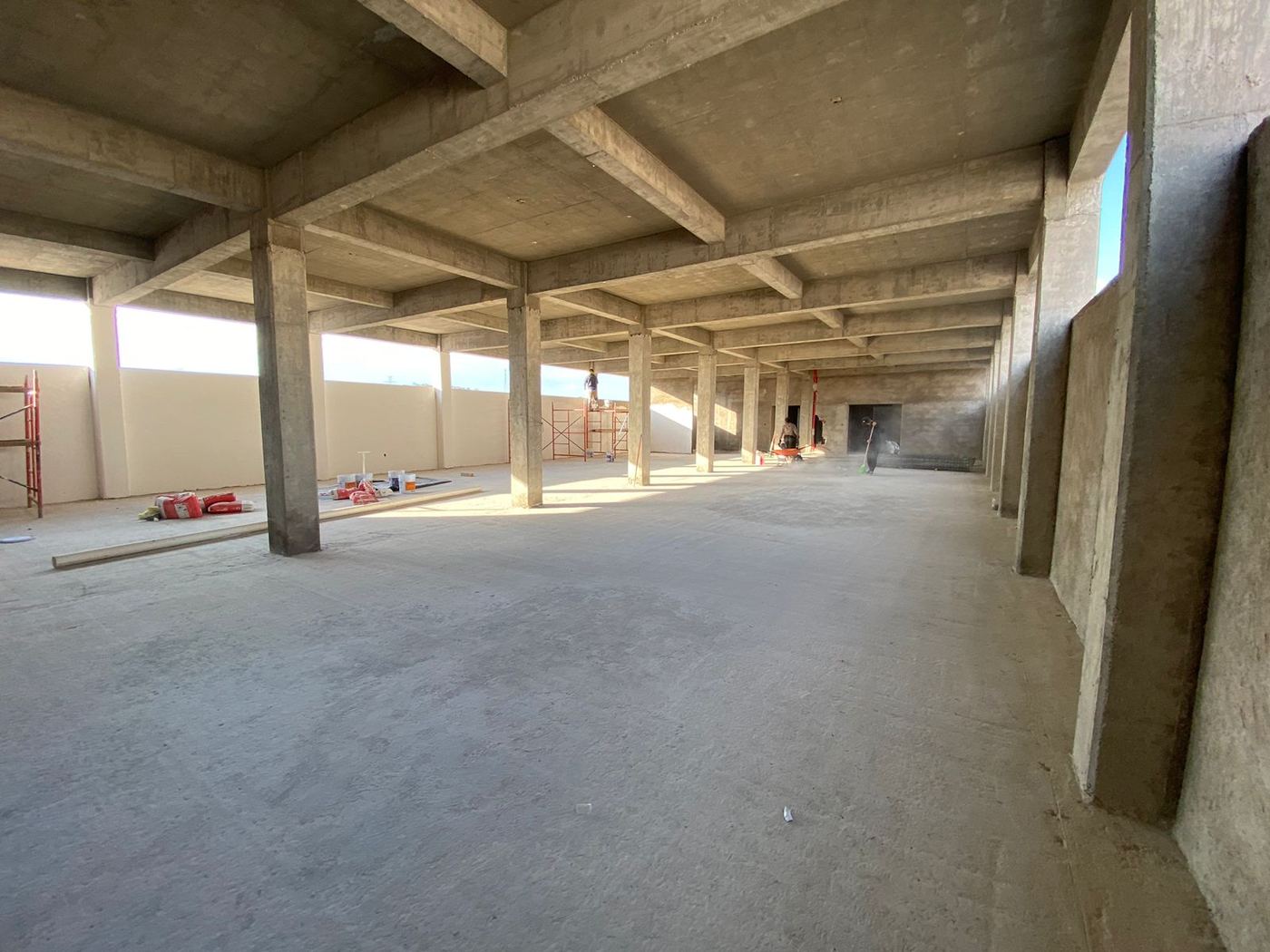 Interior de estructura de concreto en construcción